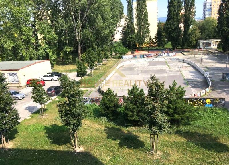 Prenájom pekný 2 izbový byt, Šándorova ulica, Bratislava II. Ružinov