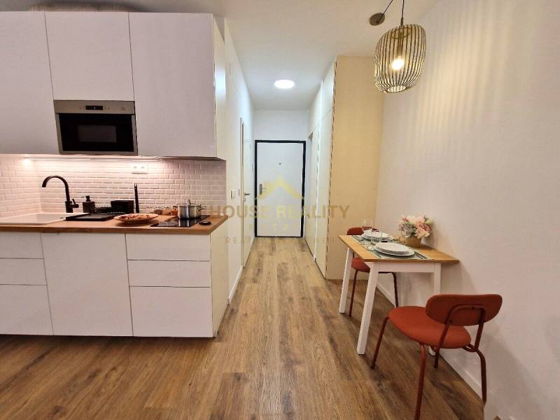 Prenájom garsónka SLNEČNICE, Fialová ulica, Bratislava V. Petržalka