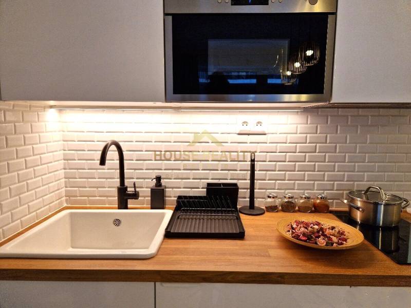 Prenájom garsónka SLNEČNICE, Fialová ulica, Bratislava V. Petržalka