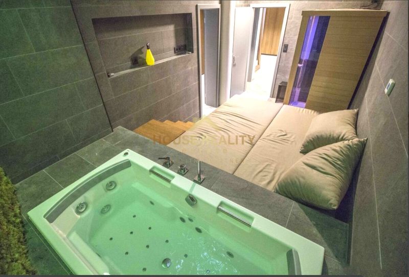 Veľký 2 izbový byt s wellness, Zámocká ulica, Bratislava I.Staré Mesto