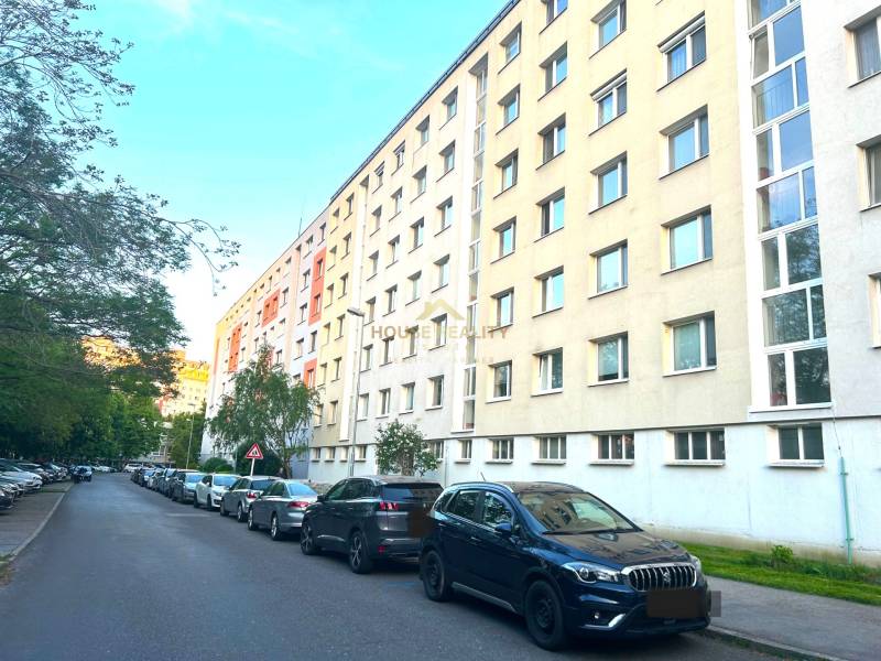 Predaj 3 izbový byt v dobrej lokalite, Gessayova ulica, BA V Petržalka
