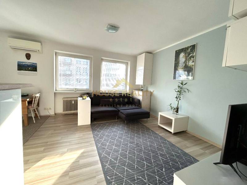 Krásny, zariadený 2 izbový byt, Páričkova ulica, Bratislava II Ružinov