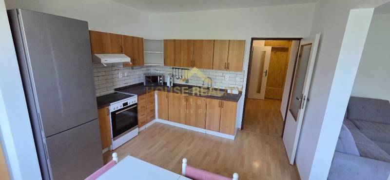 Predaj pekný veľký 1,5 izb. byt, Dvojkrížna ul.,Bratislava II. Vrakuňa