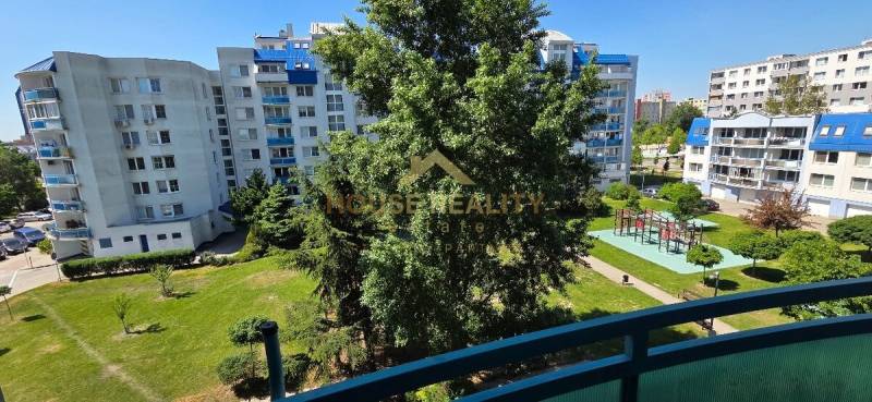 Predaj pekný veľký 1,5 izb. byt, Dvojkrížna ul.,Bratislava II. Vrakuňa
