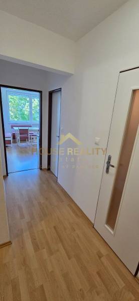 Predaj pekný veľký 1,5 izb. byt, Dvojkrížna ul.,Bratislava II. Vrakuňa
