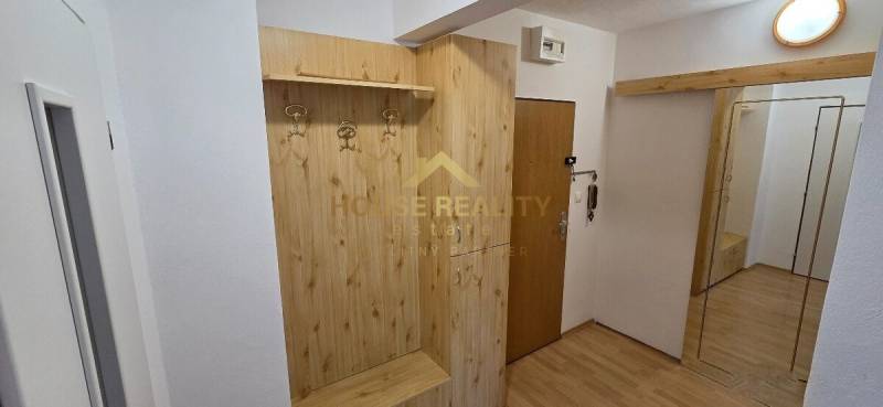 Predaj pekný veľký 1,5 izb. byt, Dvojkrížna ul.,Bratislava II. Vrakuňa