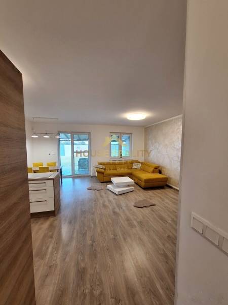 179375112 (14).jpg