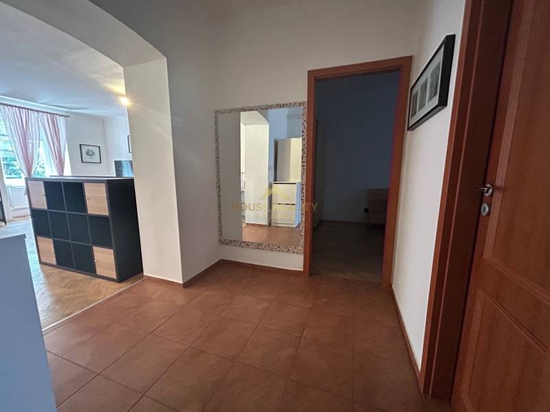 Prenájom veľký 2 izbový byt, Vazovova ulica, Bratislava I. Staré Mesto