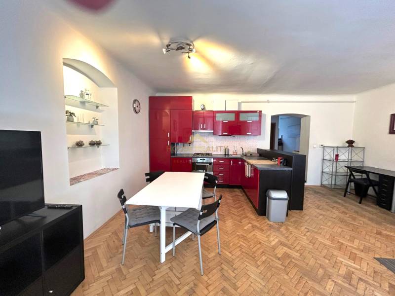 Prenájom veľký 2 izbový byt, Vazovova ulica, Bratislava I. Staré Mesto