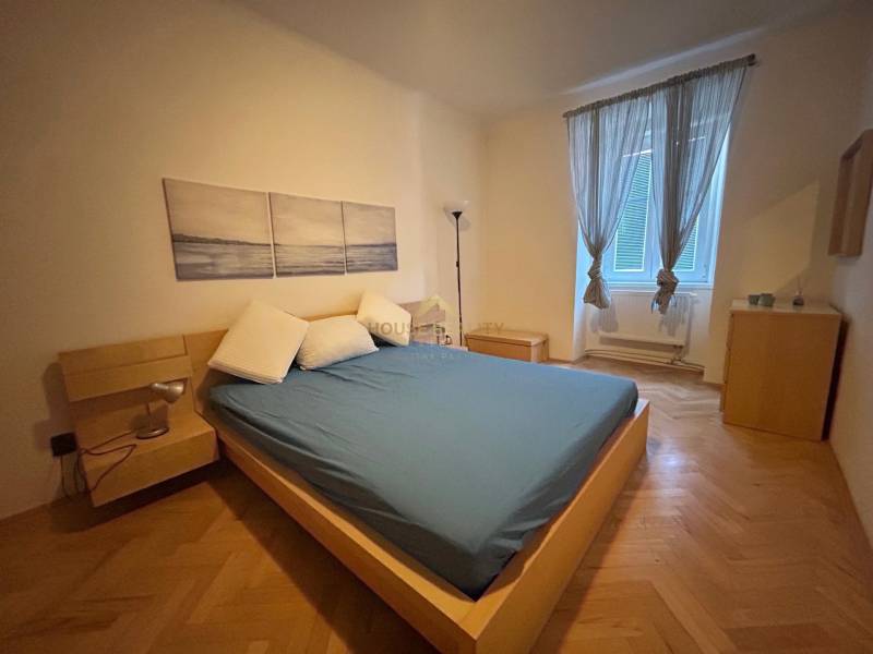 Prenájom veľký 2 izbový byt, Vazovova ulica, Bratislava I. Staré Mesto