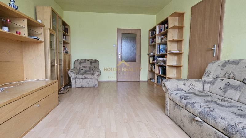 Predaj 3 izbový byt s lodžiou, ul. Medveďovej, Bratislava V. Petržalka