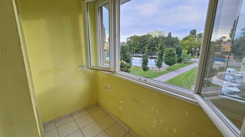 Predaj 3 izbový byt s lodžiou, ul. Medveďovej, Bratislava V. Petržalka