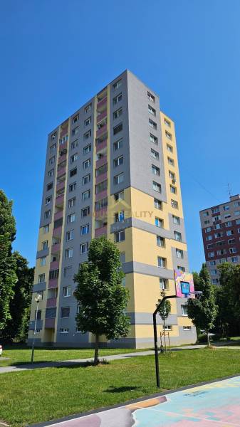 Predaj 3 izbový byt s lodžiou, ul. Medveďovej, Bratislava V. Petržalka