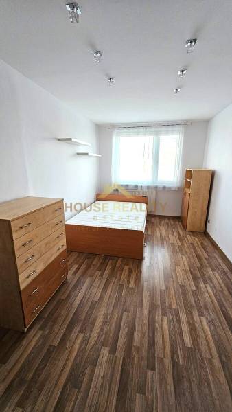 Prenájom pekný 3 izbový byt, Jašíkova ulica, Bratislava II. Ružinov