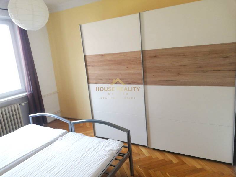 Predaj 3 izbový byt s balkónom, Medzilaborecká ul., Bratislava/Ružinov