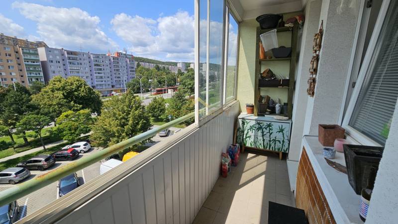 Pekný veľký 3 izbový byt s lodžiou, Karloveská ul., BA IV. Karlova Ves