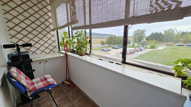 Veľká garsónka s lodžiou, ulica Jána Jonáša, BA IV. Devínska Nová Ves