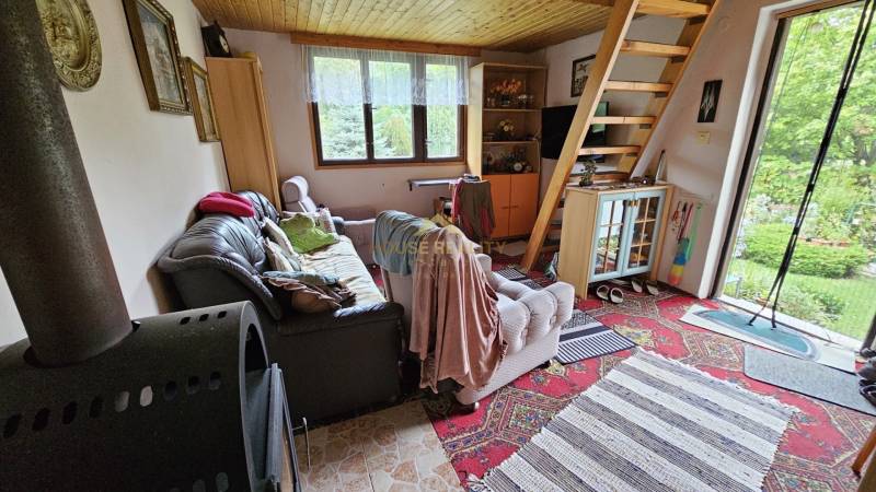 Chata v blízkosti priehrady Vývrat, medzi Kuchyňa-Rohožník