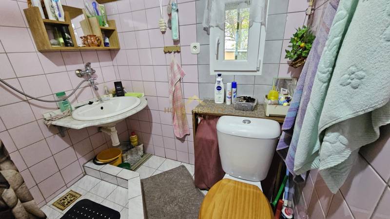 Chata v blízkosti priehrady Vývrat, medzi Kuchyňa-Rohožník