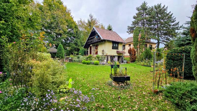 Chata v blízkosti priehrady Vývrat, medzi Kuchyňa-Rohožník