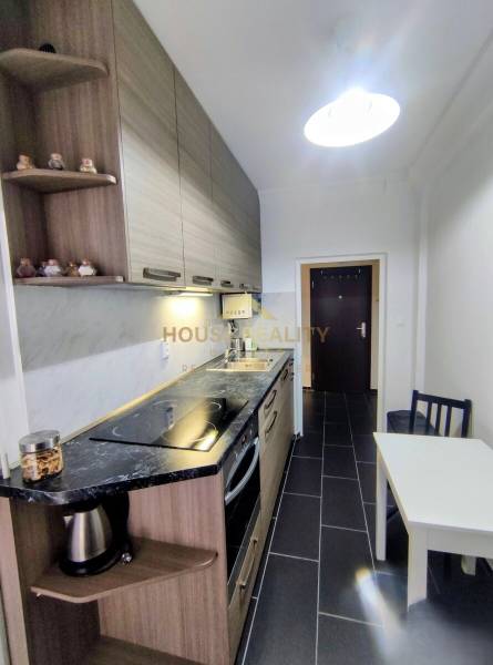 Prenájom moderný 2 izbový byt Martinčekova ul., Bratislava II. Ružinov