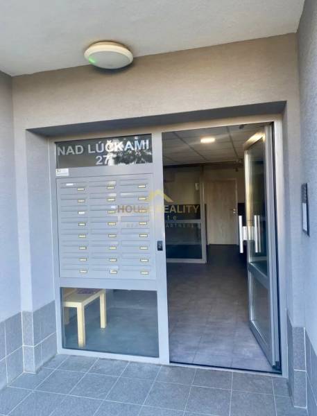 Pekný 3 izbový byt s lodžiou, ulica Nad Lúčkami, BA IV. Karlova Ves