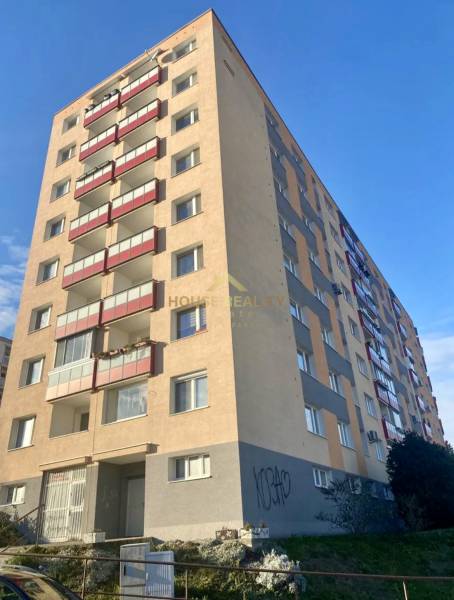 Pekný 3 izbový byt s lodžiou, ulica Nad Lúčkami, BA IV. Karlova Ves