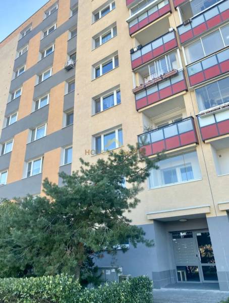 Pekný 3 izbový byt s lodžiou, ulica Nad Lúčkami, BA IV. Karlova Ves