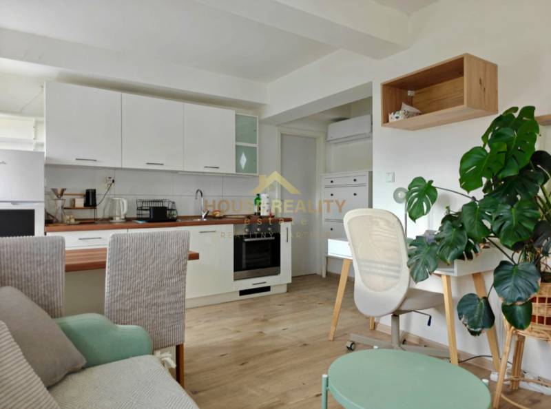 Prenájom 2 izbový byt, Kalinčiakova ulica, Bratislava III. Nové Mesto 