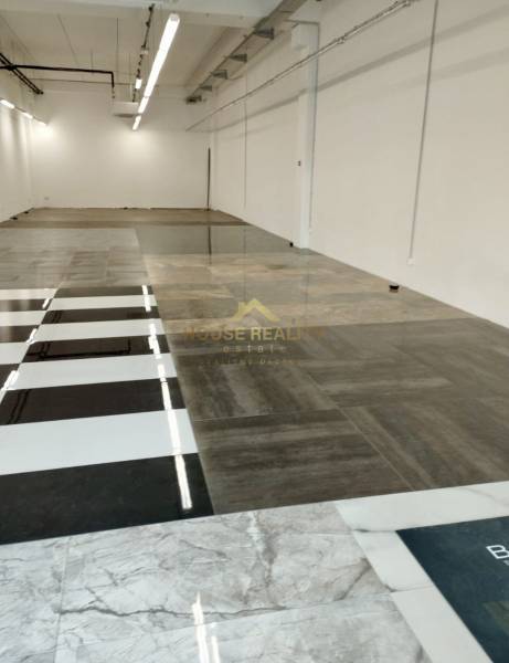 Obchodný priestor, Bozin Shopping, Šenkvická cesta, Pezinok