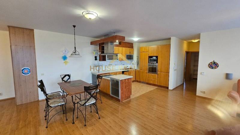 Priestranný 4 izbový byt s parkovaním, Tupého ulica, BA III Nové Mesto