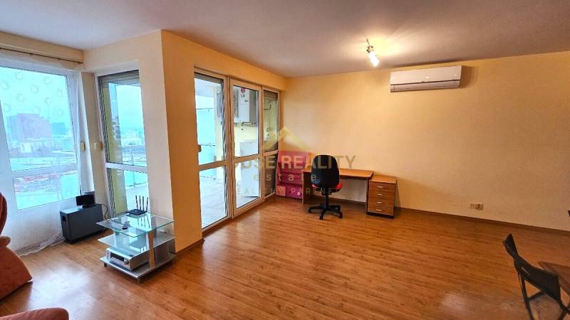 Priestranný 4 izbový byt s parkovaním, Tupého ulica, BA III Nové Mesto