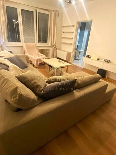 Pekný 2,5 izbový byt, ulica J.C. Hronského, Bratislava III. Nové Mesto