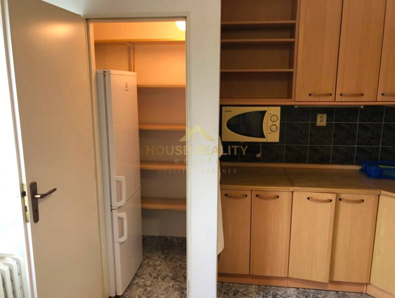 Priestranný 2 izbový byt, Kmeťovo námestie, Bratislava I. Staré Mesto