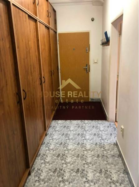 Priestranný 2 izbový byt, Kmeťovo námestie, Bratislava I. Staré Mesto