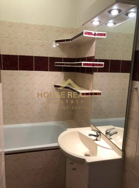 Priestranný 2 izbový byt, Kmeťovo námestie, Bratislava I. Staré Mesto