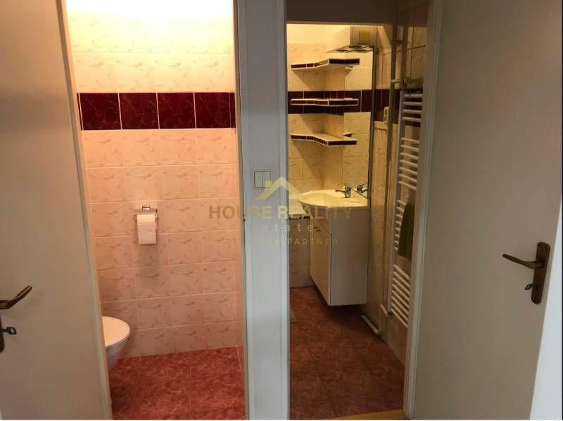 Priestranný 2 izbový byt, Kmeťovo námestie, Bratislava I. Staré Mesto