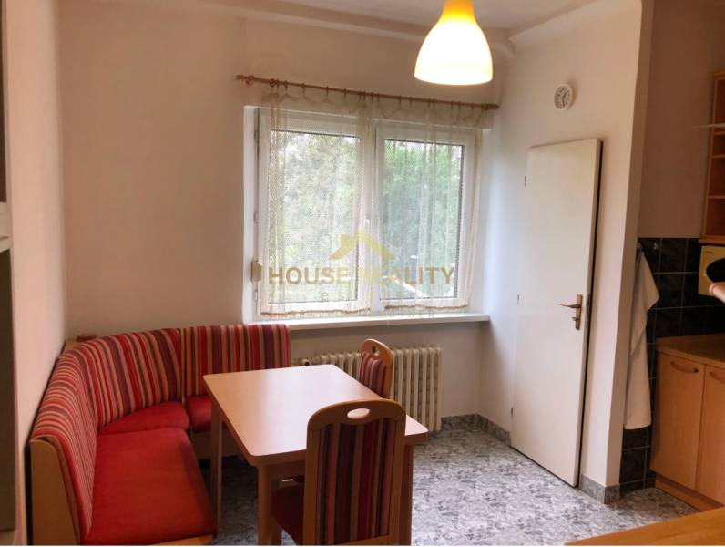 Priestranný 2 izbový byt, Kmeťovo námestie, Bratislava I. Staré Mesto