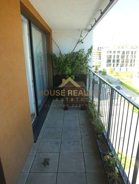 Prenájom 2 izbový byt SLNEČNICE, Žltá ulica, Bratislava V. Petržalka