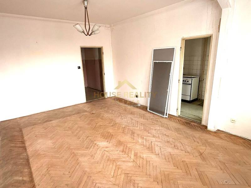 Predaj 4 izbový byt s 2 lodžiami, Martinčekova ulica, BA II. Ružinov