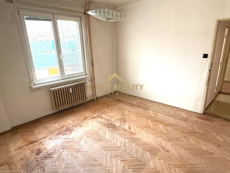 Predaj 4 izbový byt s 2 lodžiami, Martinčekova ulica, BA II. Ružinov