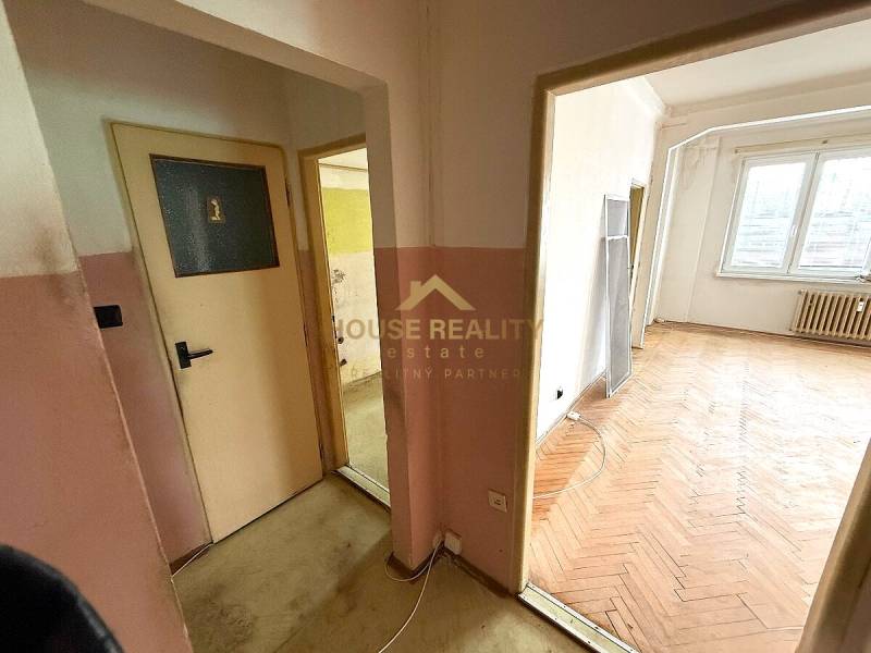 Predaj 4 izbový byt s 2 lodžiami, Martinčekova ulica, BA II. Ružinov