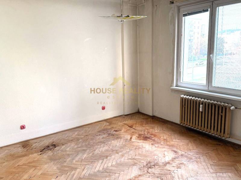 Predaj 4 izbový byt s 2 lodžiami, Martinčekova ulica, BA II. Ružinov