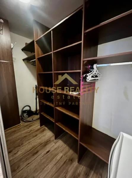 Prenájom 3 izbový byt s lodžiou, Mierová ulica, Bratislava II. Ružinov