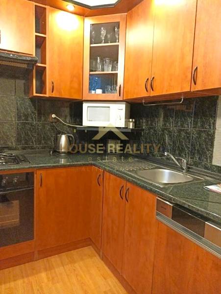 Prenájom 3 izbový byt s lodžiou, Hálova ulica, Bratislava V. Petržalka