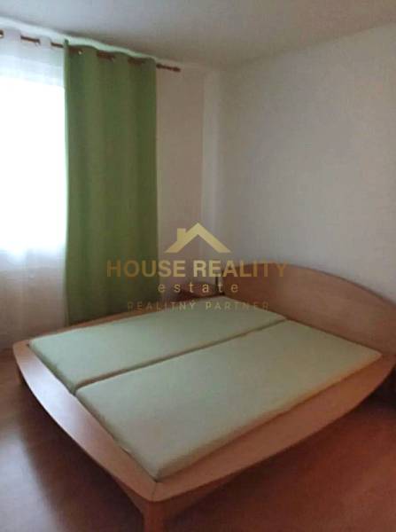 Prenájom 3 izbový byt s lodžiou, Hálova ulica, Bratislava V. Petržalka