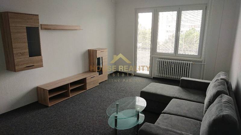 Príjemný 3 izbový byt s balkónom na prenájom – Ružinov, Radarová ulica