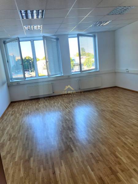 Prenájom veľká kancelária Dvojkrížna ulica, Bratislava II. Vrakuňa
