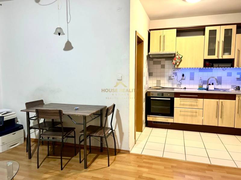 Prenájom útulný 2 izbový byt, Tomášikova ulica, Bratislava II. Ružinov