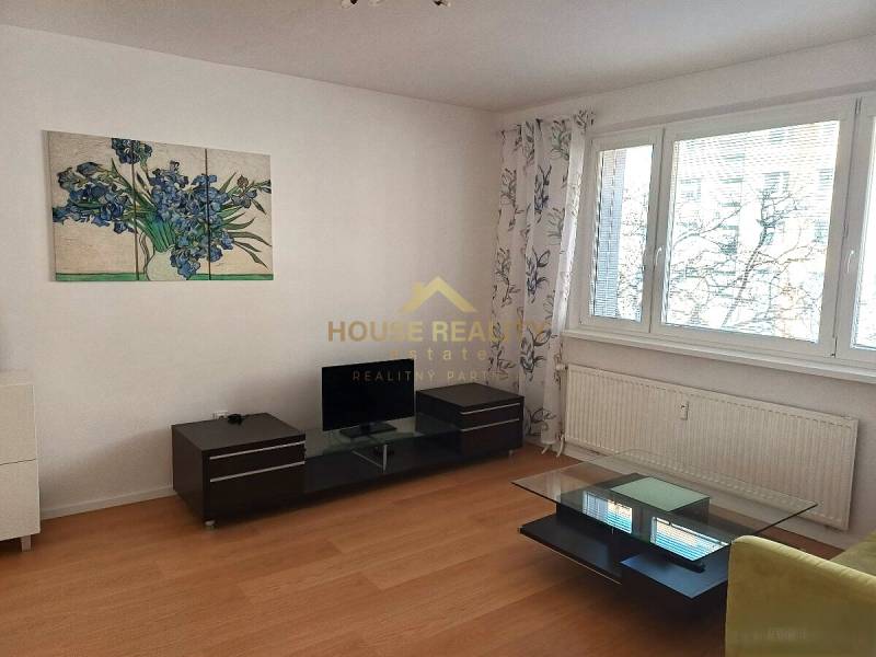 Zariadený 3 izbový byt s lodžiou, Beniakova ulica, BA IV. Karlova Ves